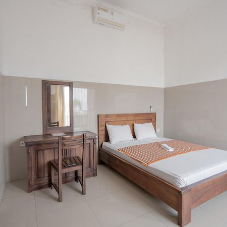 Rommeo Inn Lovina Mitra Reddoorz Temukus Buitenkant foto