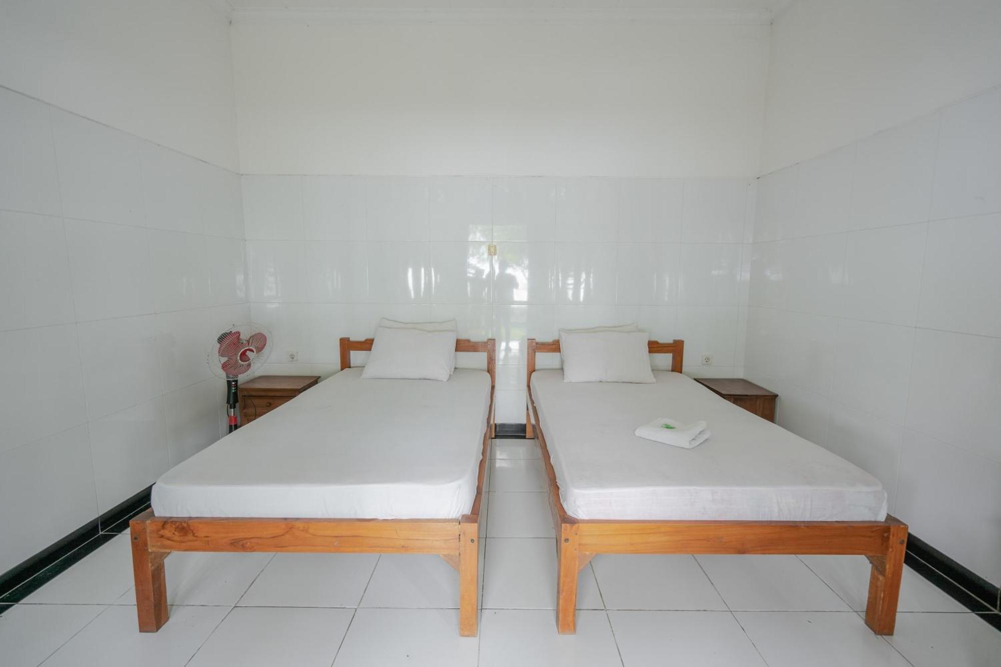Rommeo Inn Lovina Mitra Reddoorz Temukus Buitenkant foto