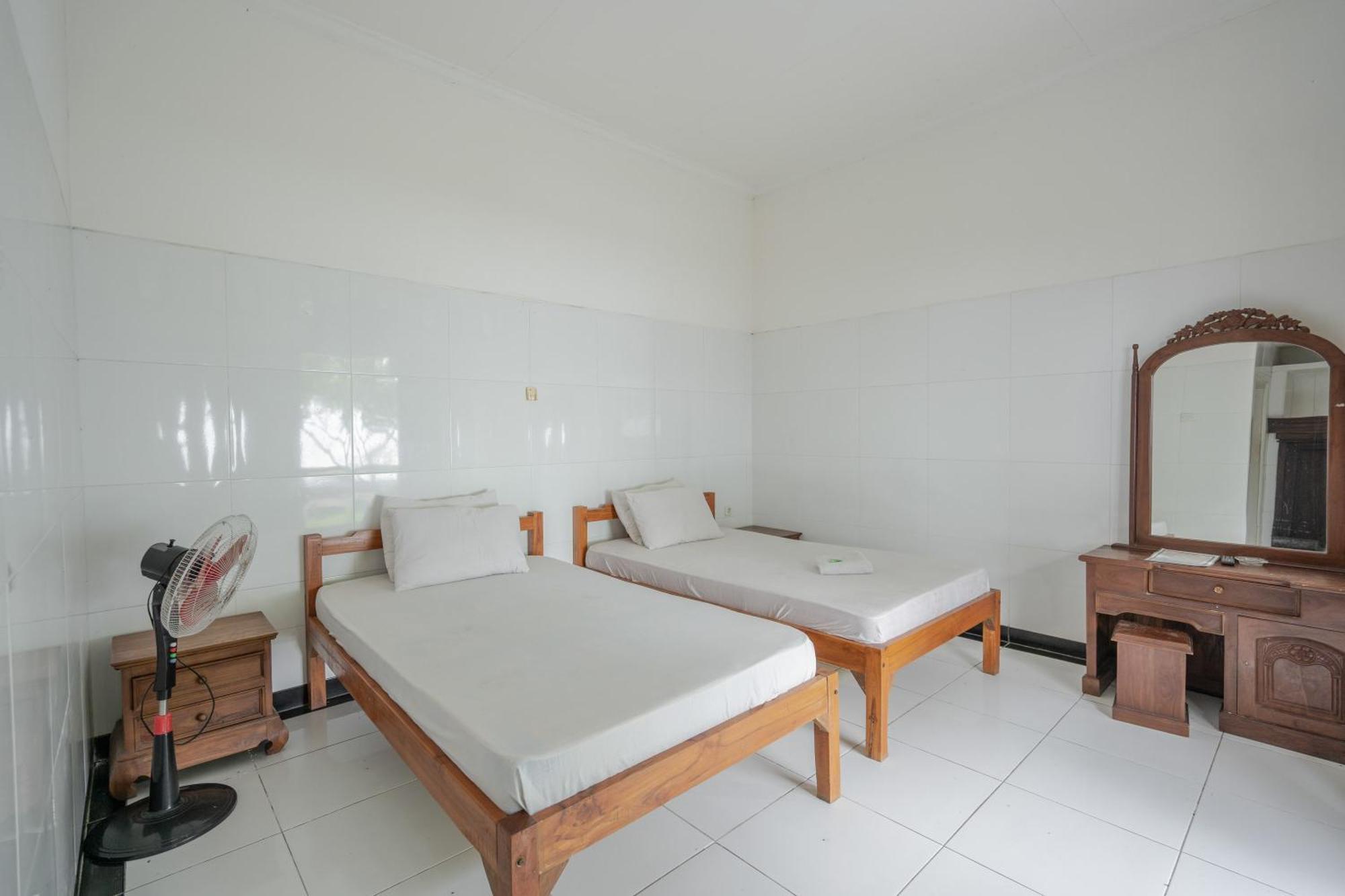 Rommeo Inn Lovina Mitra Reddoorz Temukus Buitenkant foto