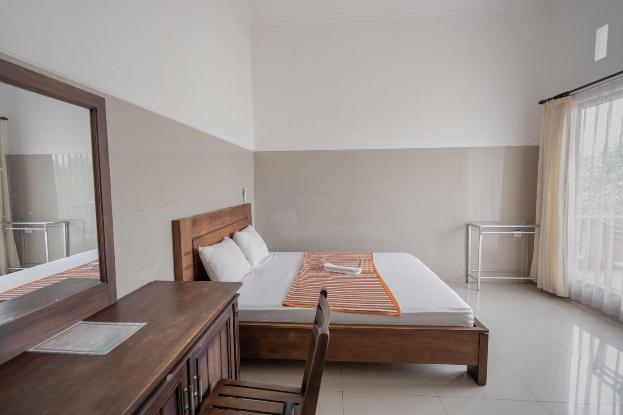 Rommeo Inn Lovina Mitra Reddoorz Temukus Buitenkant foto
