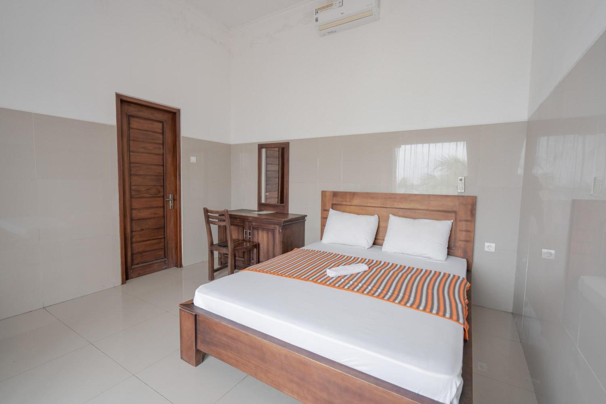 Rommeo Inn Lovina Mitra Reddoorz Temukus Buitenkant foto