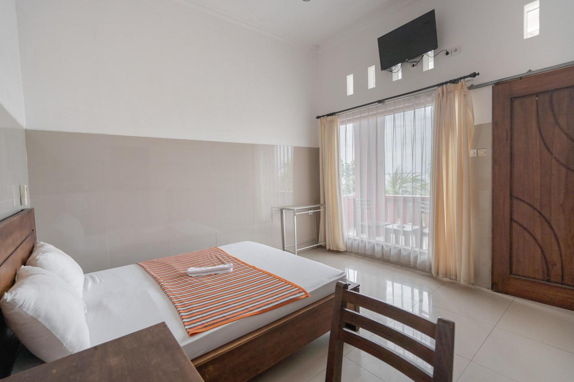 Rommeo Inn Lovina Mitra Reddoorz Temukus Buitenkant foto