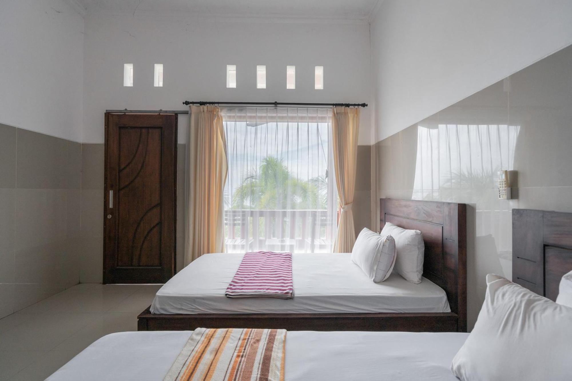 Rommeo Inn Lovina Mitra Reddoorz Temukus Buitenkant foto
