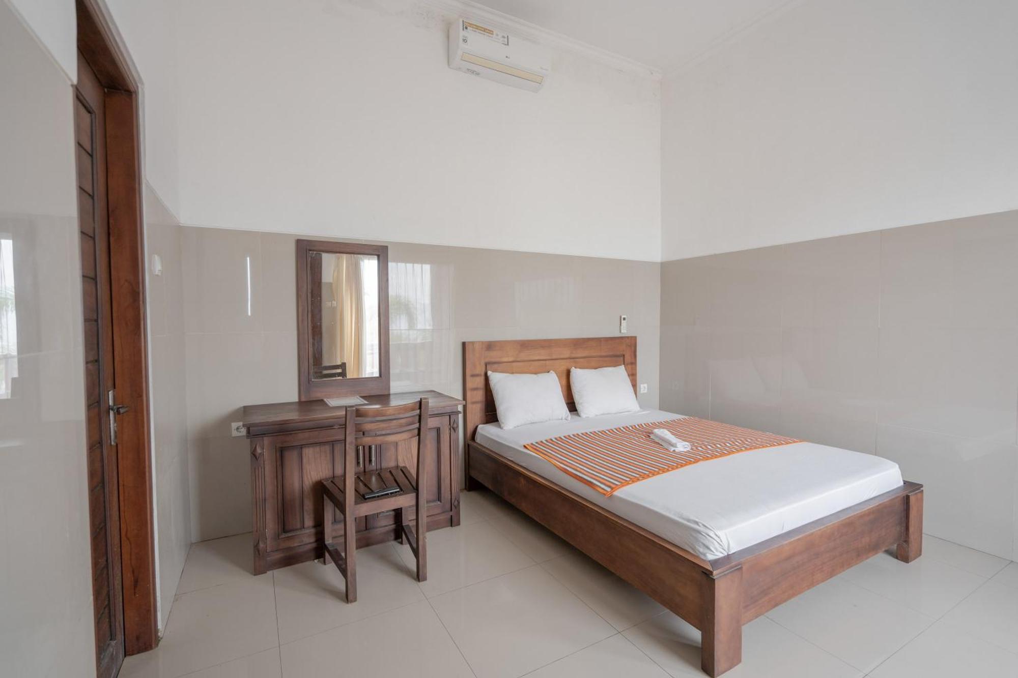 Rommeo Inn Lovina Mitra Reddoorz Temukus Buitenkant foto