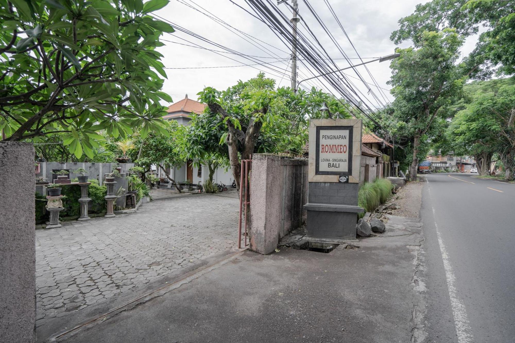 Rommeo Inn Lovina Mitra Reddoorz Temukus Buitenkant foto
